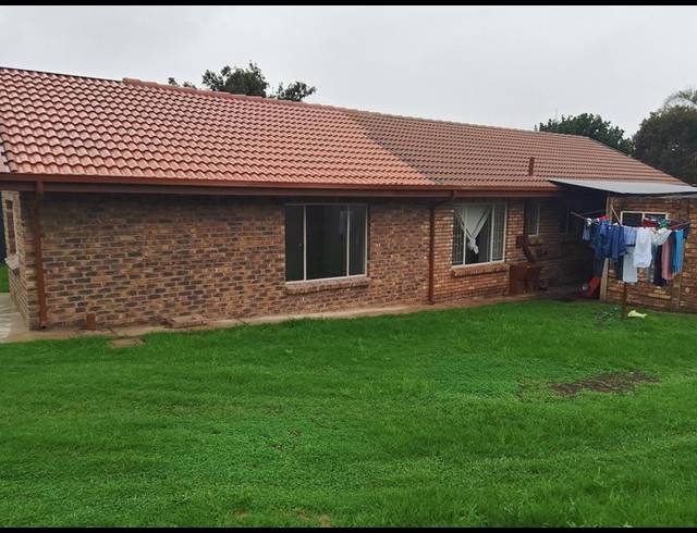 4 BEDROOM HOUSE FOR SALE IN SUIDERBERG